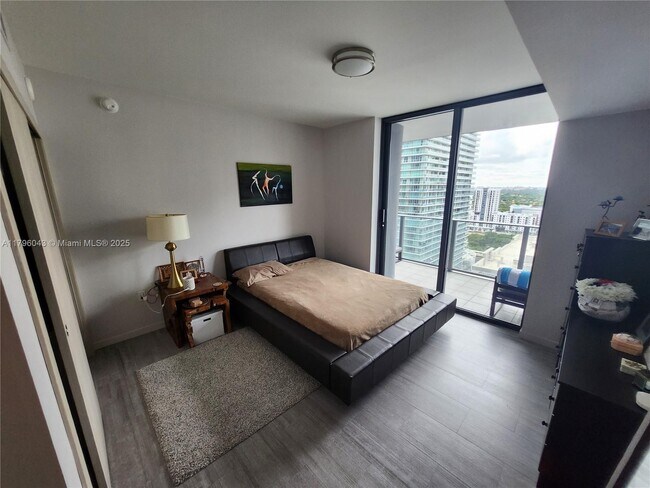 Building Photo - 1000 Brickell Plaza