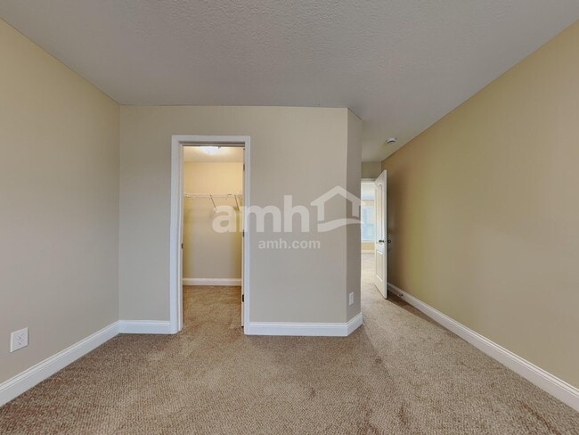 Building Photo - 3419 Greentree Ln