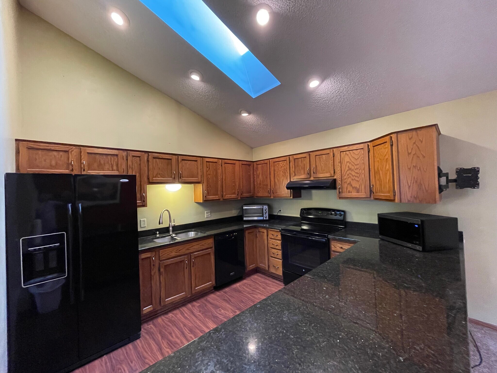 Building Photo - 5858 Red Cherry Ln