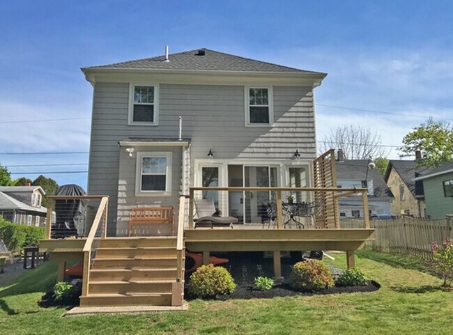 Primary Photo - Winter Rental: 10A Gloucester Ave. (Utilit...