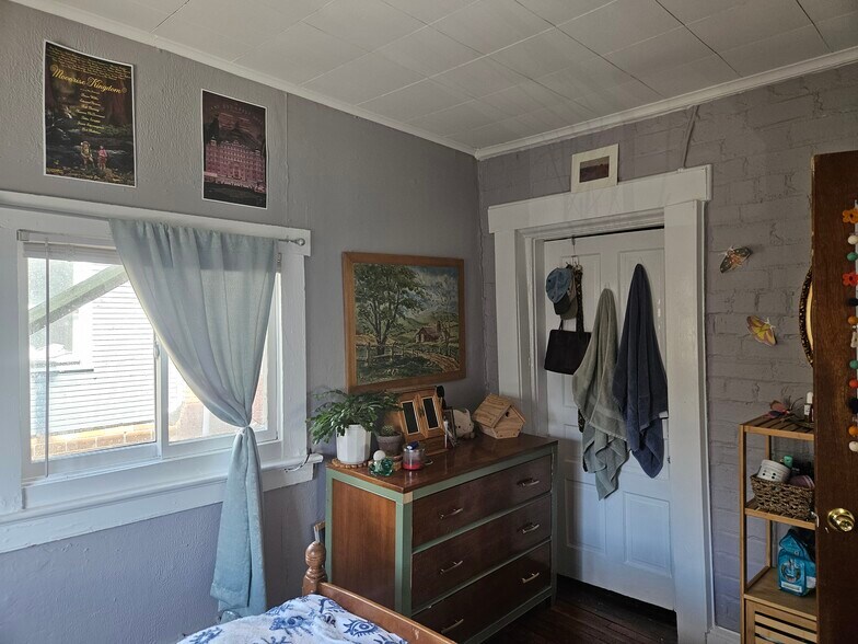 Building Photo - 121 N Lancaster St