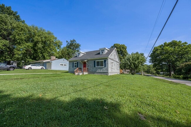 Building Photo - Charming 2-Story Home on Corner Lot in Ray...