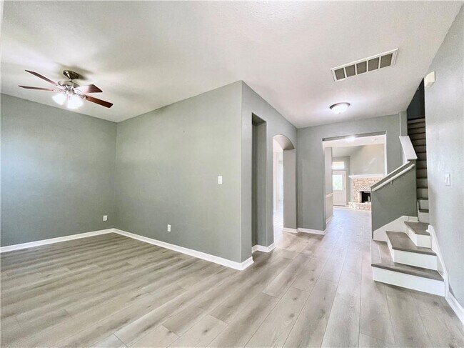 Building Photo - 806 Bent Wood Pl