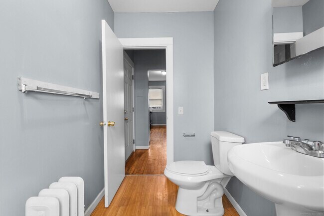 Building Photo - 38 Beacon St