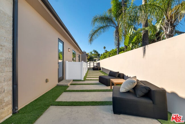 Building Photo - 3116 Elvido Dr