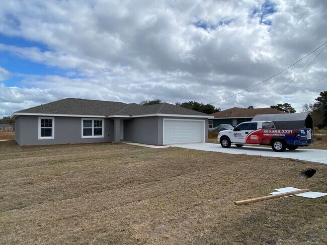 Building Photo - Custom Home - Desirable SE Ocala Neighborhood 3/2/2 **Won't Last**