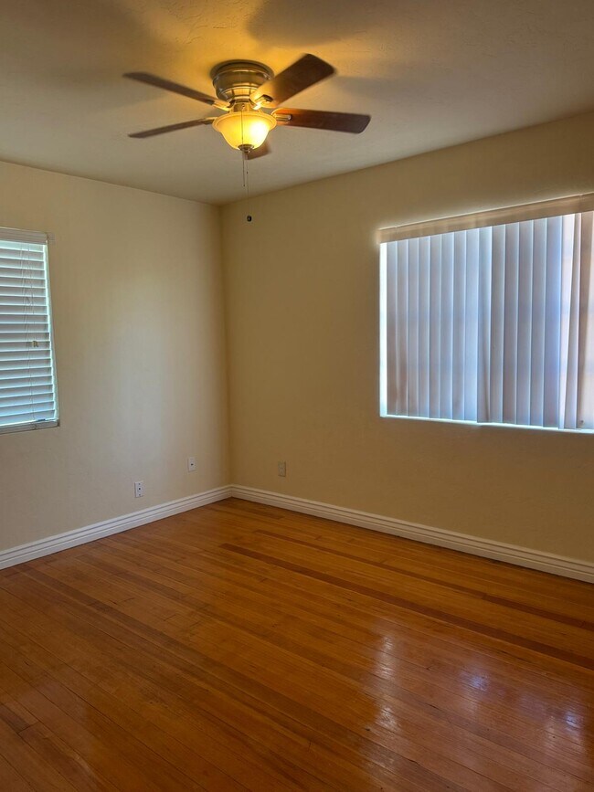 Building Photo - 902 S Fremont Ave