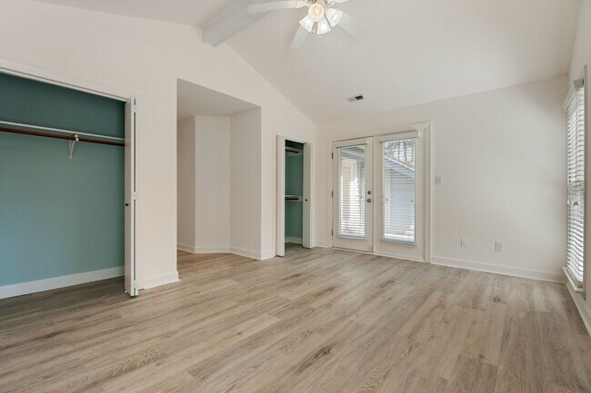 Building Photo - LOCATION!! Updated Townhome in Sought-After Durham Woodcroft neighborhood