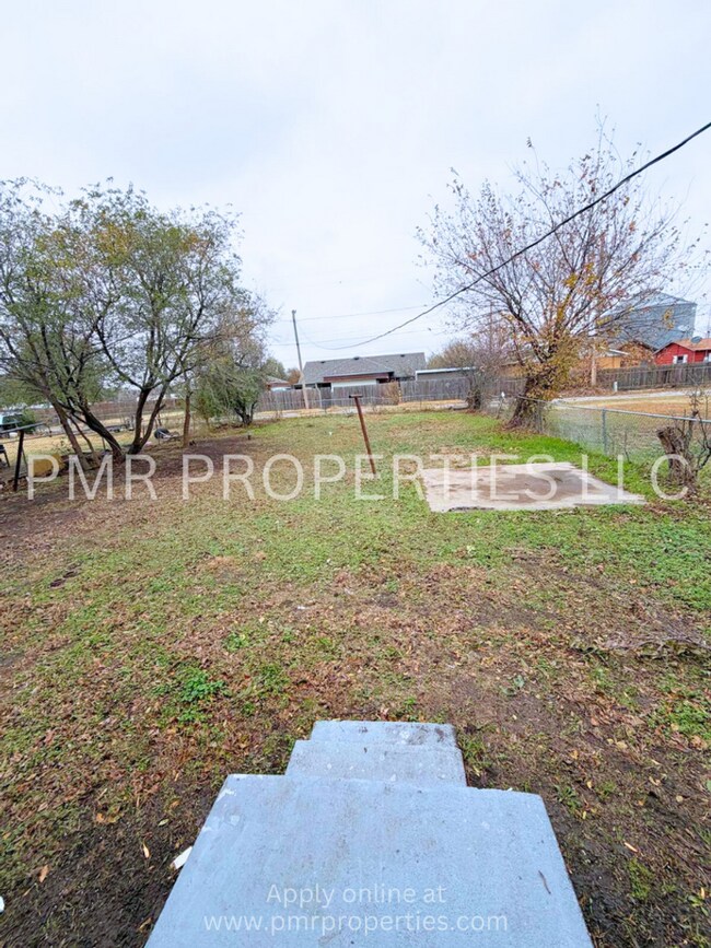 Building Photo - 2 Bedrooms / 1 Bathroom House