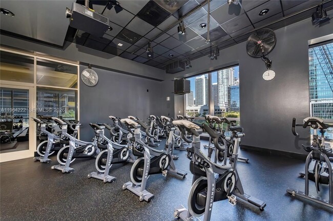 Building Photo - 1425 Brickell Ave