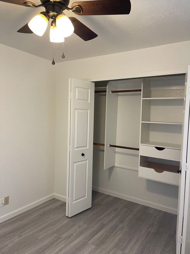 Building Photo - Unfurnished Full Time
