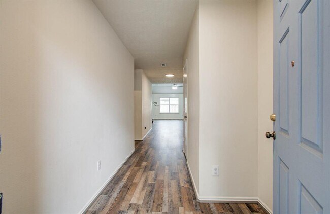 Building Photo - 2650 Daryns Landing Dr