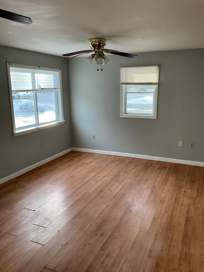 Building Photo - 165 Wiscasset Rd