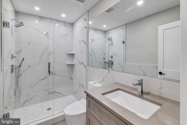 Building Photo - 752 S 16th St