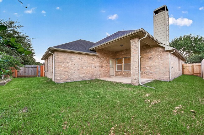 Building Photo - 28207 Chalet Park Dr