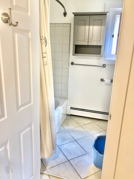 Bath - 253 4th St