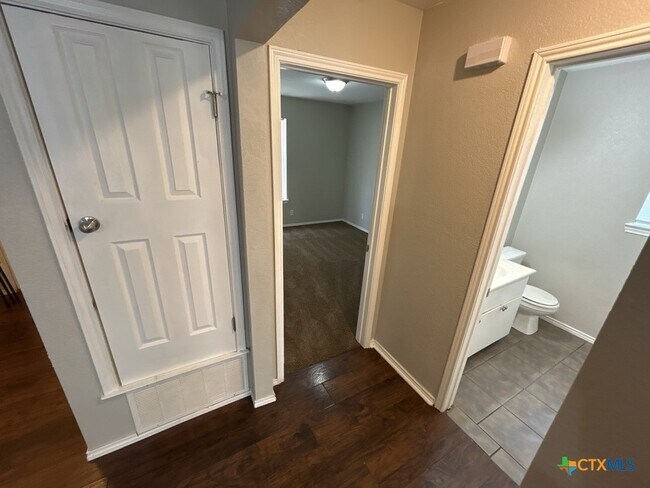 Building Photo - 4507 Lonesome Dove Dr