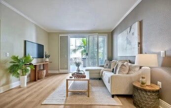 Building Photo - 9253 Regents Rd