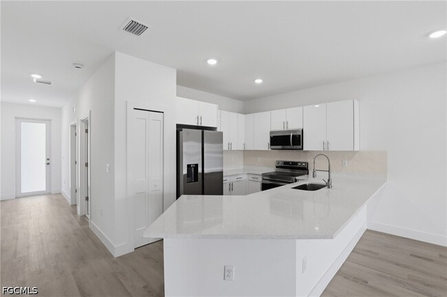 Building Photo - 723 Ivan Ave S