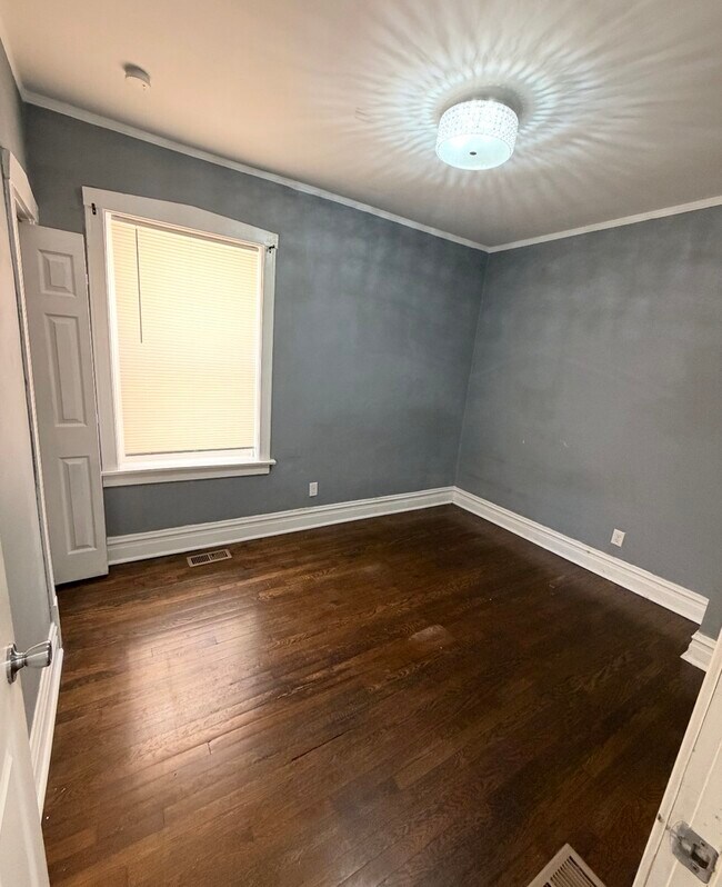 Building Photo - 1220 S 59th Ct
