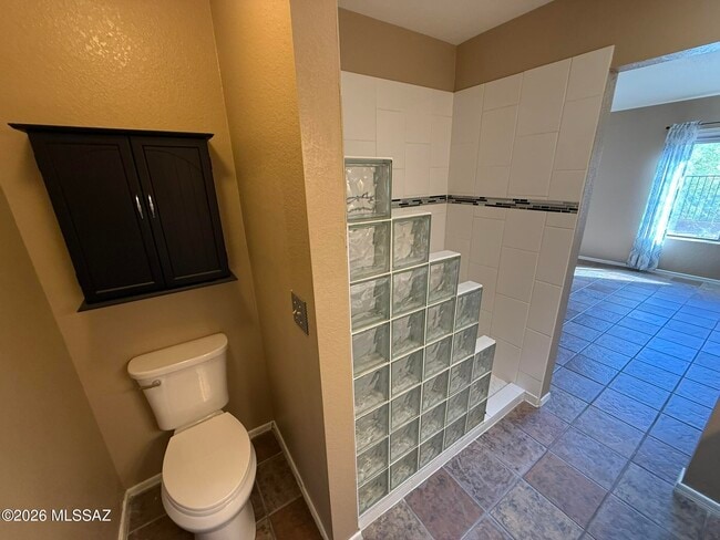 Building Photo - 3002 W Country Ranch Dr