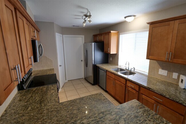 Building Photo - 915 Comstock Springs Dr