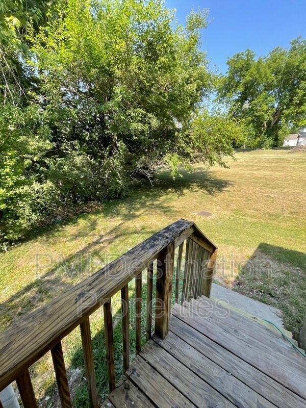 Building Photo - 5528 Parkview Ave