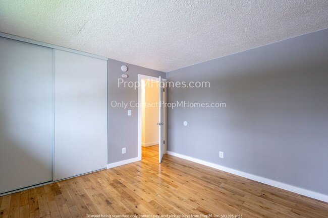 Building Photo - Charming Three Bedroom Awaits in West Linn!