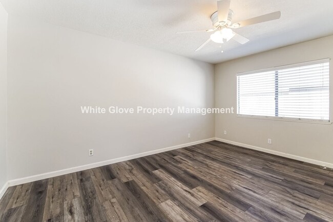 Building Photo - Updated Upstairs Condo with Garage in Desirable Walnut Neighborhood