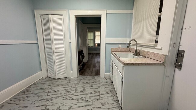Building Photo - 516/518 Linwood Units