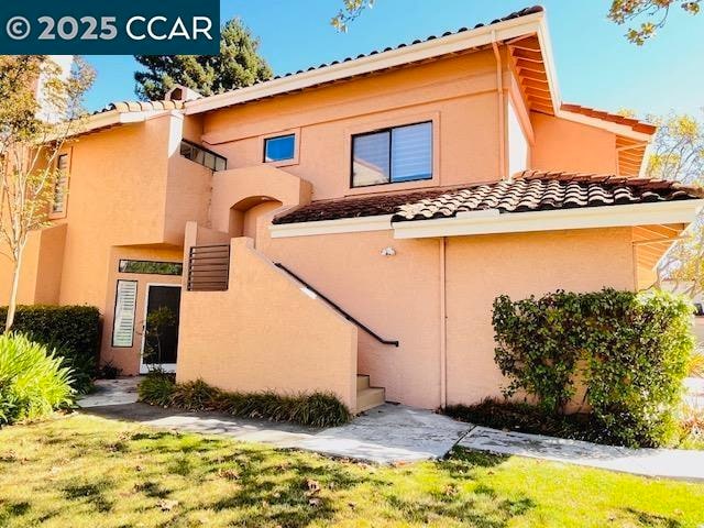 Building Photo - 3046 Lakemont Dr