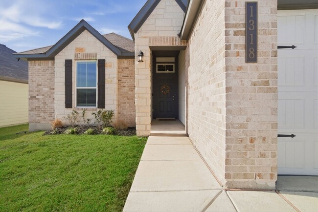 Building Photo - 1318 Kingsgate Dr