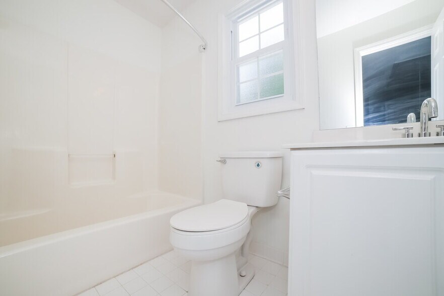 Building Photo - 6868 Robinwood Trail