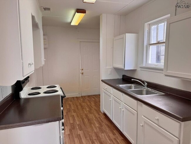 Building Photo - 2209 Talunar Ln