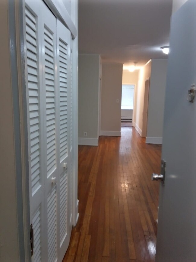 Building Photo - 2121 N St NW