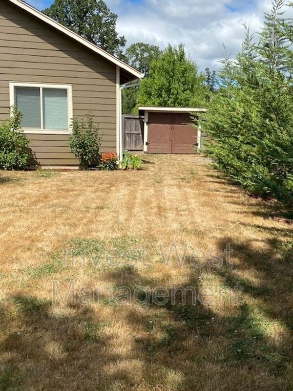 Building Photo - 1801 NE 16th St