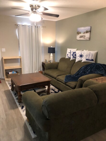 Primary Photo - 9261 N Peachtree Way