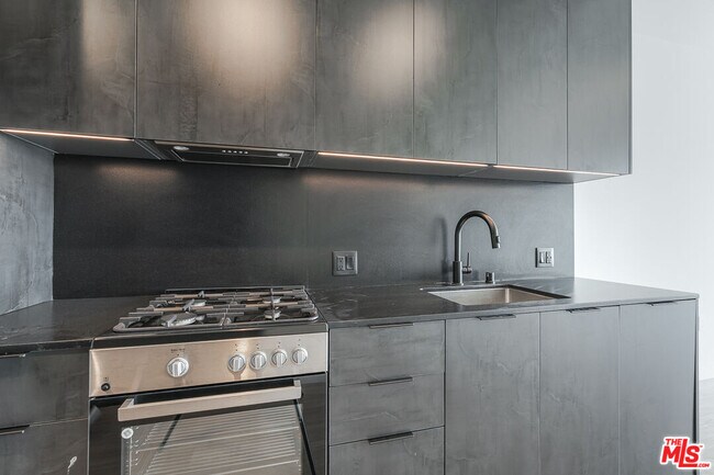 Building Photo - 3688 Overland Ave