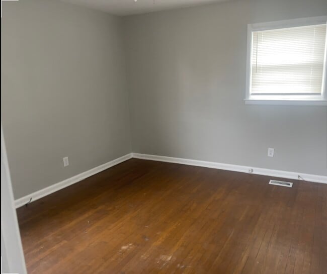 Building Photo - 821 Carneal Rd