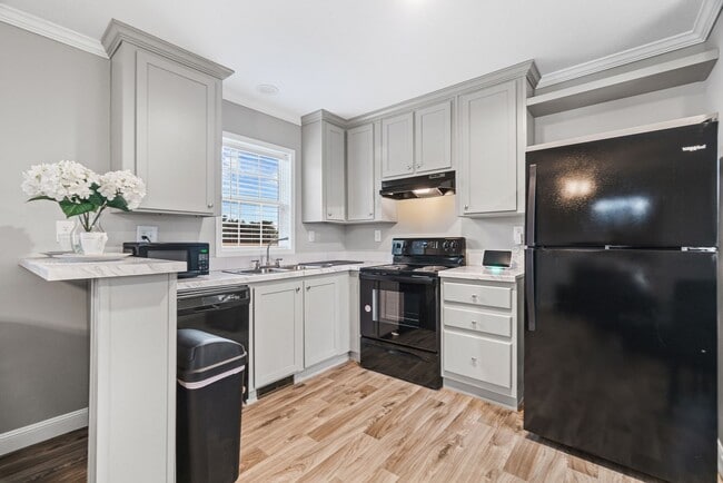 Building Photo - 2446 Peartree Rd