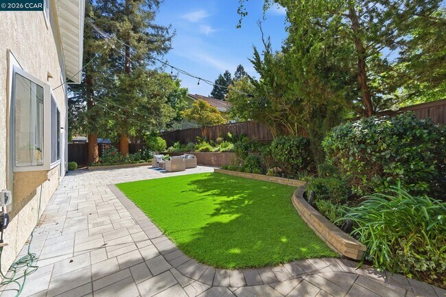 Building Photo - 601 Ambience Way