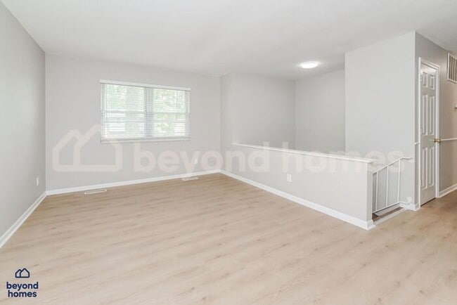 Building Photo - Stunning 4 Bedroom 2 Bathroom Home - Ready...