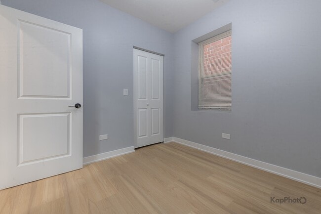 Building Photo - 2821 S Emerald Ave