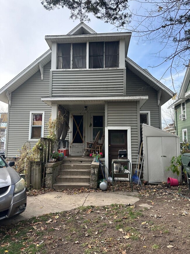 Building Photo - 4BR Home Near Olbrich Gardens & Garver Feed Mill