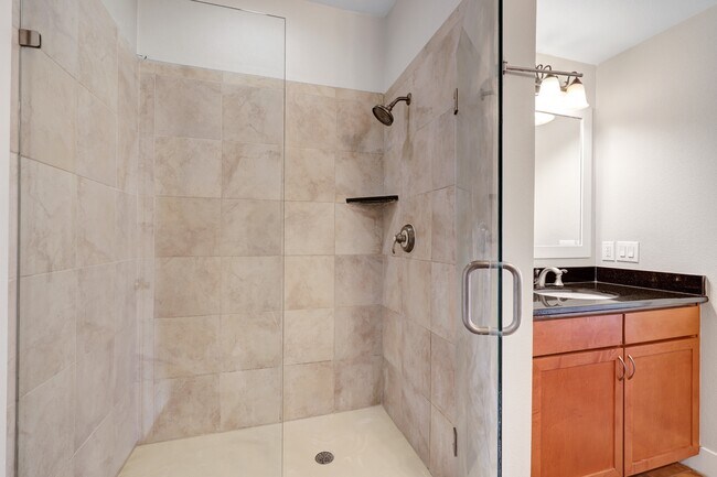 Building Photo - 7342 Oak Manor Dr