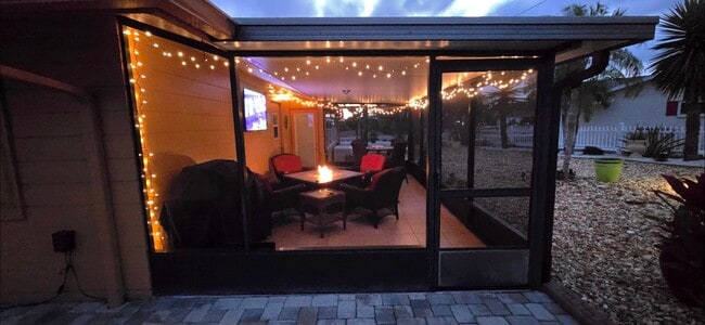 Building Photo - 1801 El Rio Dr