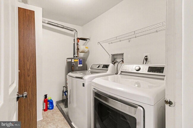 Building Photo - 910 Mountainview Dr