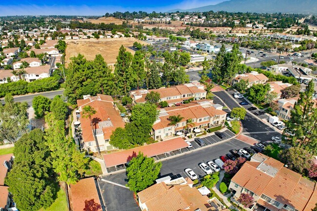 Building Photo - Available now!  2story Condominium for Lease in Rancho Cucamonga!