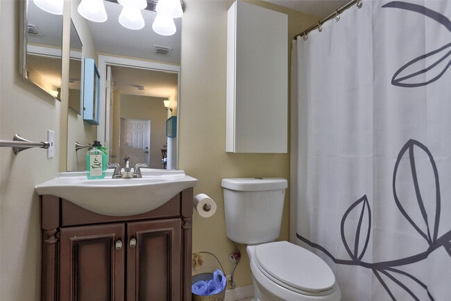 Building Photo - 321 Villa Cir