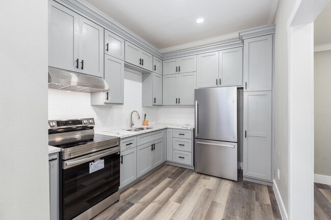 Building Photo - 121 W Kerr Ave